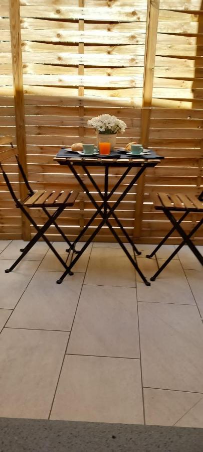La Raja Apartment ชิลลา ภายนอก รูปภาพ