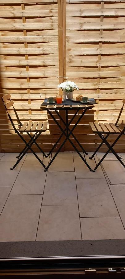 La Raja Apartment ชิลลา ภายนอก รูปภาพ