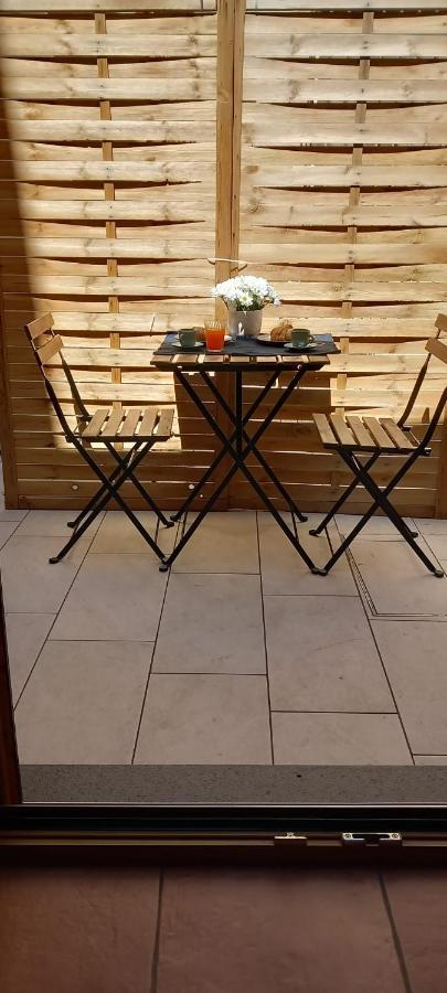 La Raja Apartment ชิลลา ภายนอก รูปภาพ