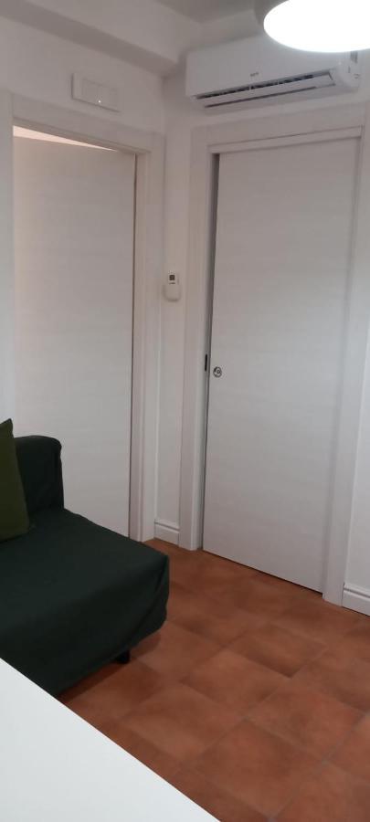 La Raja Apartment ชิลลา ภายนอก รูปภาพ