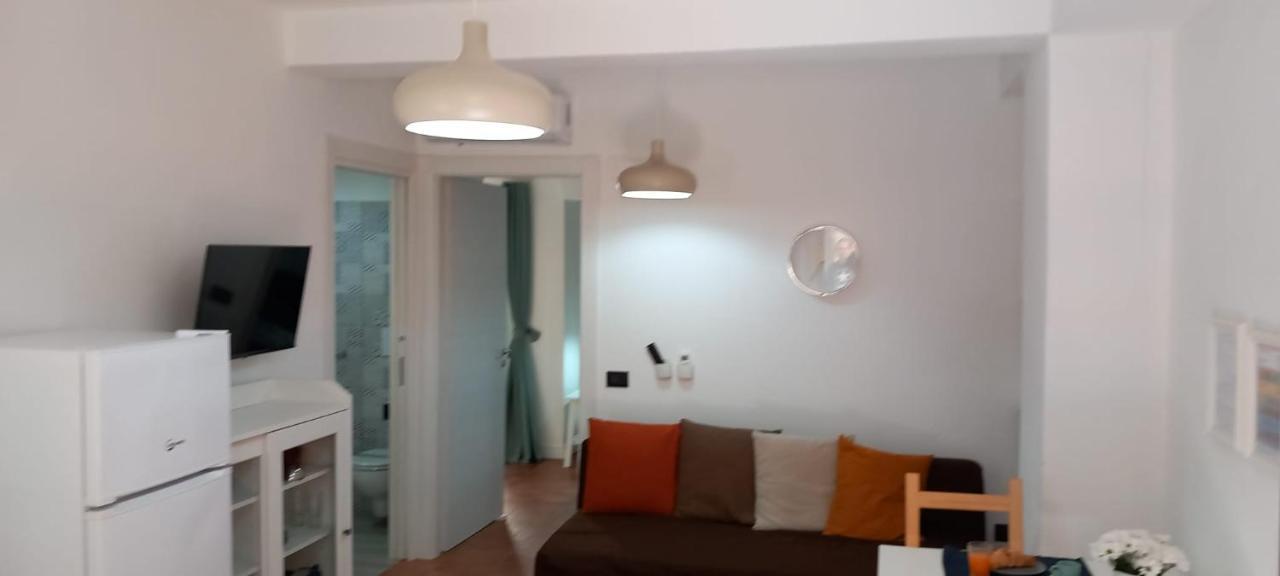 La Raja Apartment ชิลลา ภายนอก รูปภาพ