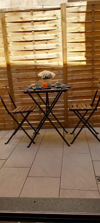 La Raja Apartment ชิลลา ภายนอก รูปภาพ